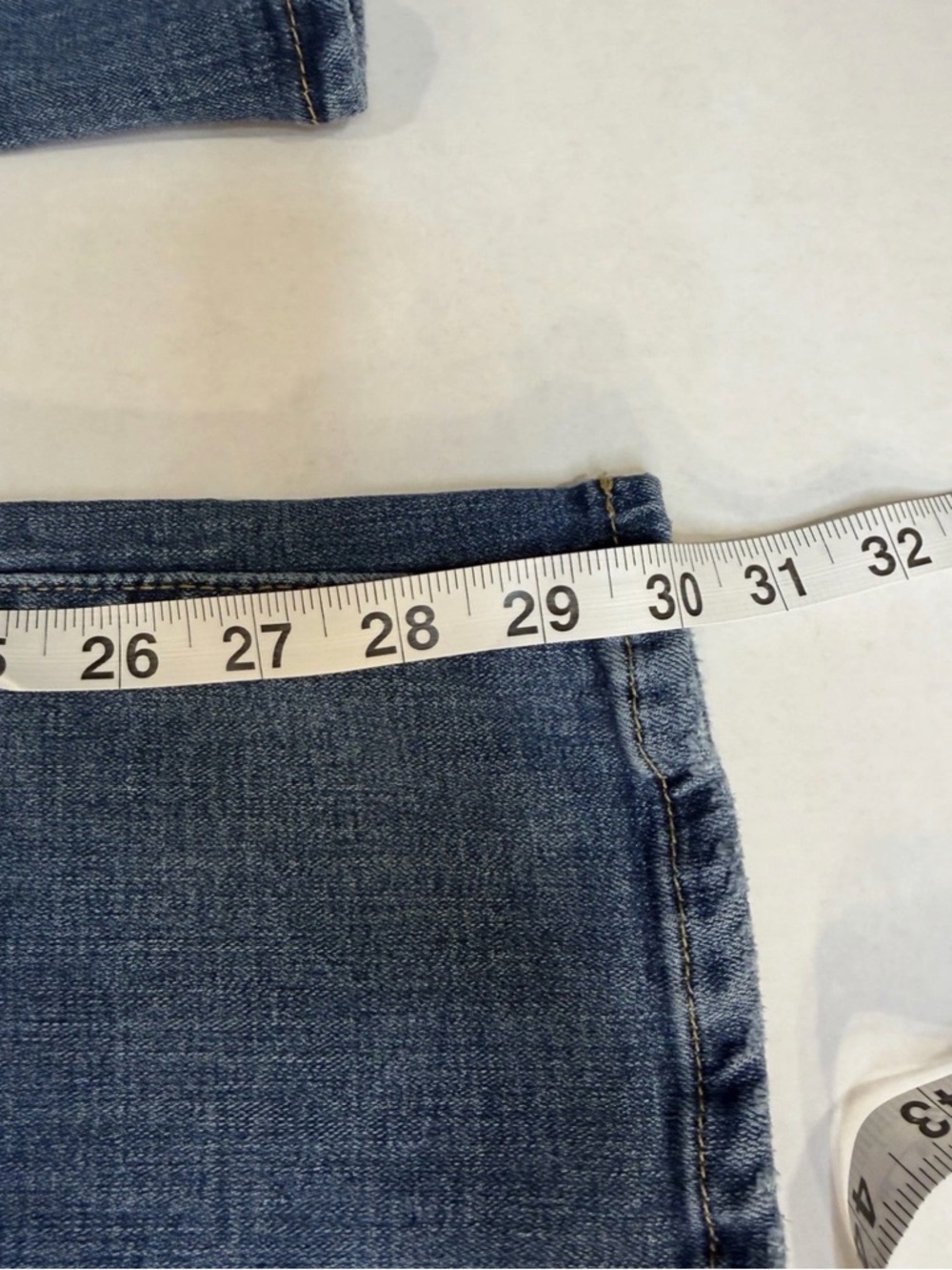 Levi’s 726 High Rise Flare Jeans Women’s Size 30 Distressed Stretch Medium Wash - Picture 8 of 12